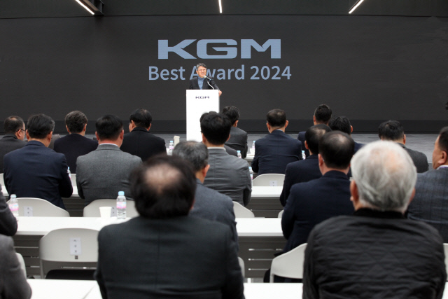 KGM 베스트 어워드 2024 시상식이 지난 26일 평택 본사에서 개최됐다. 사진은 곽재선 KGM 회장이 격려사를 전하는 모습. KGM 제공